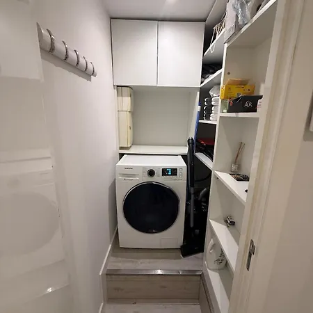 Apartment Modern With Private Parking